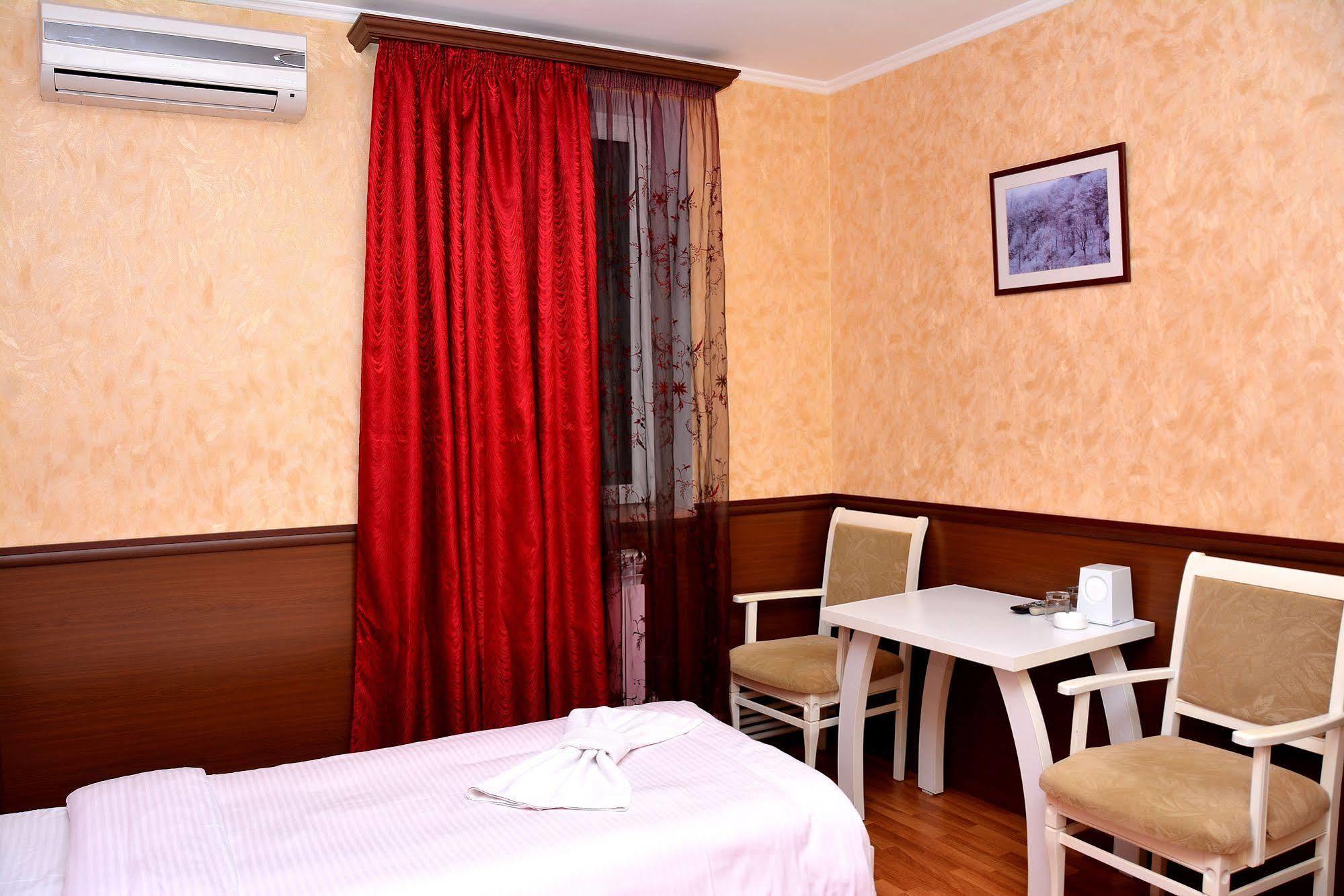 Vayk Hotel Екстериор снимка